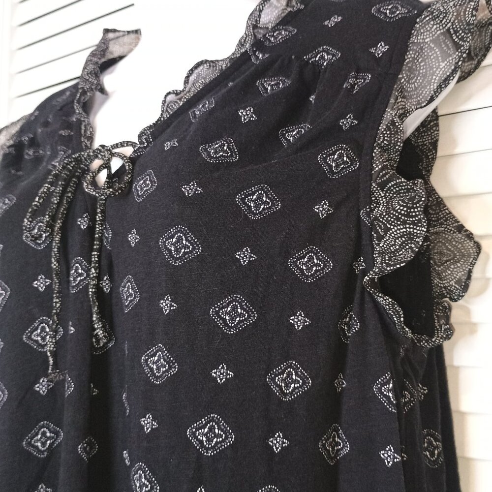 Casual Lucky brand mixed media short, ruffled sleeve and vneck  blouse size L - Picture 3 of 9